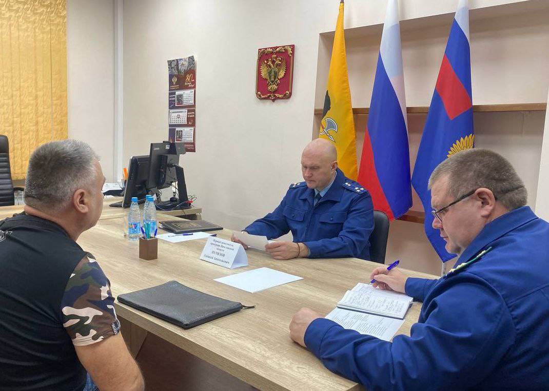 Первый заместитель прокурора Ярославской области Алексей Путилов в рамках работы мобильной приемной провел тематический личный прием граждан в прокуратуре Ленинского района г. Ярославля Первый заместитель прокурора Ярославской области Алексей Путилов в рамках работы мобильной приемной провел тематический личный прием граждан в прокуратуре Ленинского района г. Ярославля
