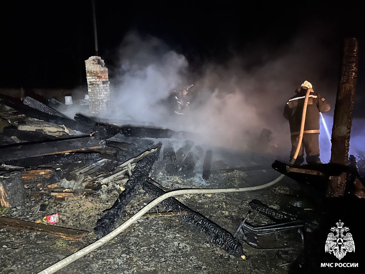 Многодетная семья лишилась дома Многодетная семья лишилась дома