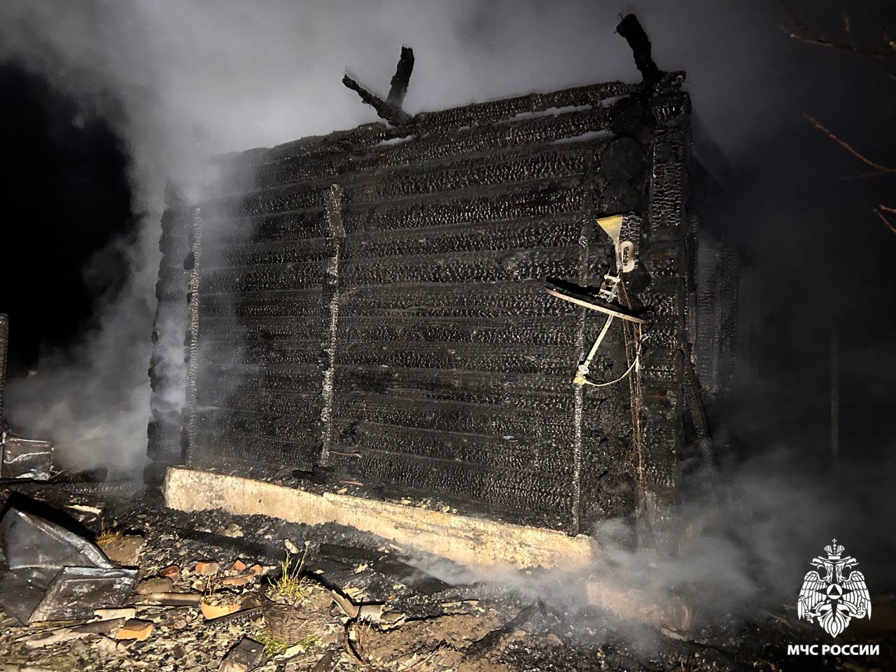 Многодетная семья лишилась дома Многодетная семья лишилась дома