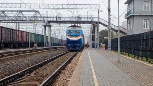 На железнодорожном вокзале в Данилове завершился ремонт платформы