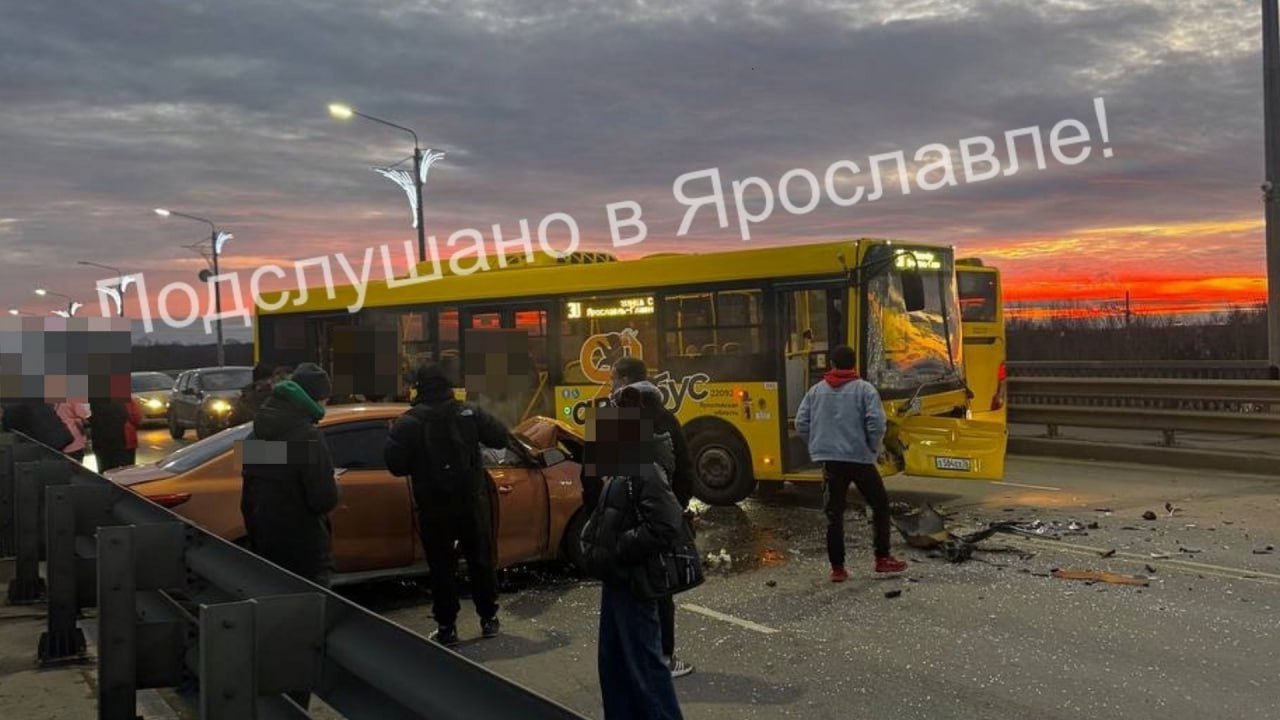 Есть пострадавший: стали известны подробности ДТП на Октябрьском мосту в Ярославле