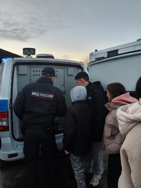 В Первомайском районе дети познакомились с работой полицейских В Первомайском районе дети познакомились с работой полицейских