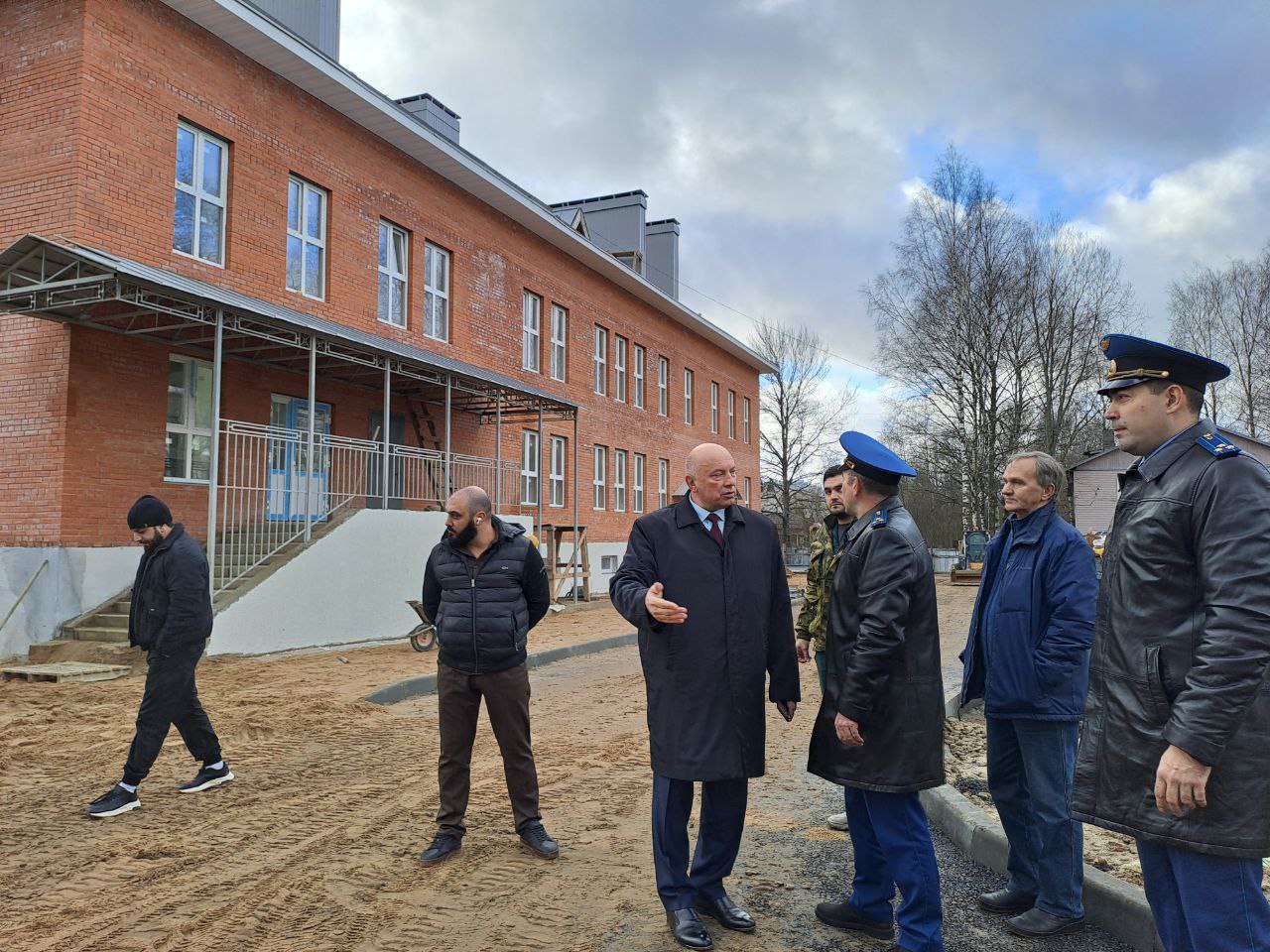 Заместитель прокурора Ярославской области Андрей Смирнов проверил ход строительства детского многофункционального центра в городе Мышкине, осуществляемого в рамках реализации федеральной программы «Развитие сельских...