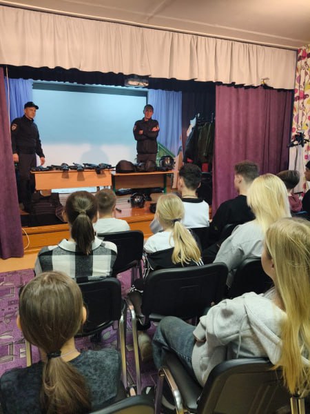 В Первомайском районе дети познакомились с работой полицейских