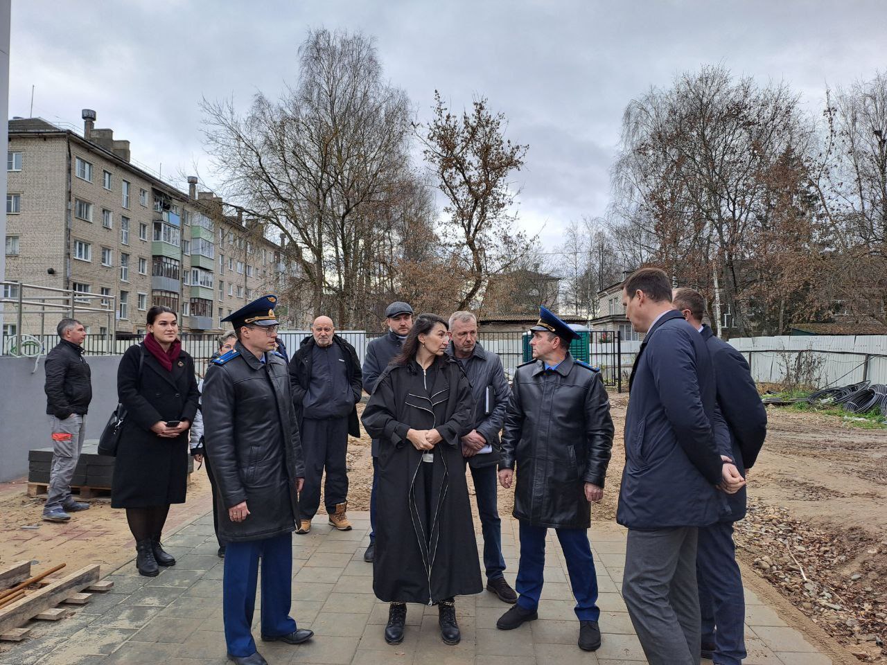 Заместитель прокурора Ярославской области Андрей Смирнов в рамках текущих надзорных мероприятий проверил ход строительства 2-го корпуса школы в городе Угличе Заместитель прокурора Ярославской области Андрей Смирнов в рамках текущих надзорных мероприятий проверил ход строительства 2-го корпуса школы в городе Угличе