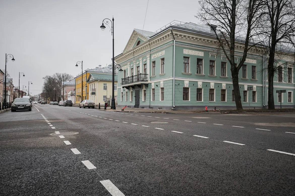 Дмитрий Рудаков: На отремонтированном участке улицы Чкалова подрядчик наносит дорожную разметку