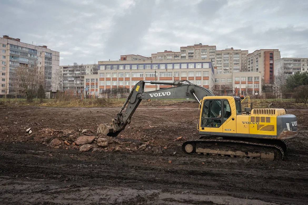 Дмитрий Рудаков: Продолжается расчистка территории под сквер за школой №5 на Скомороховой горе