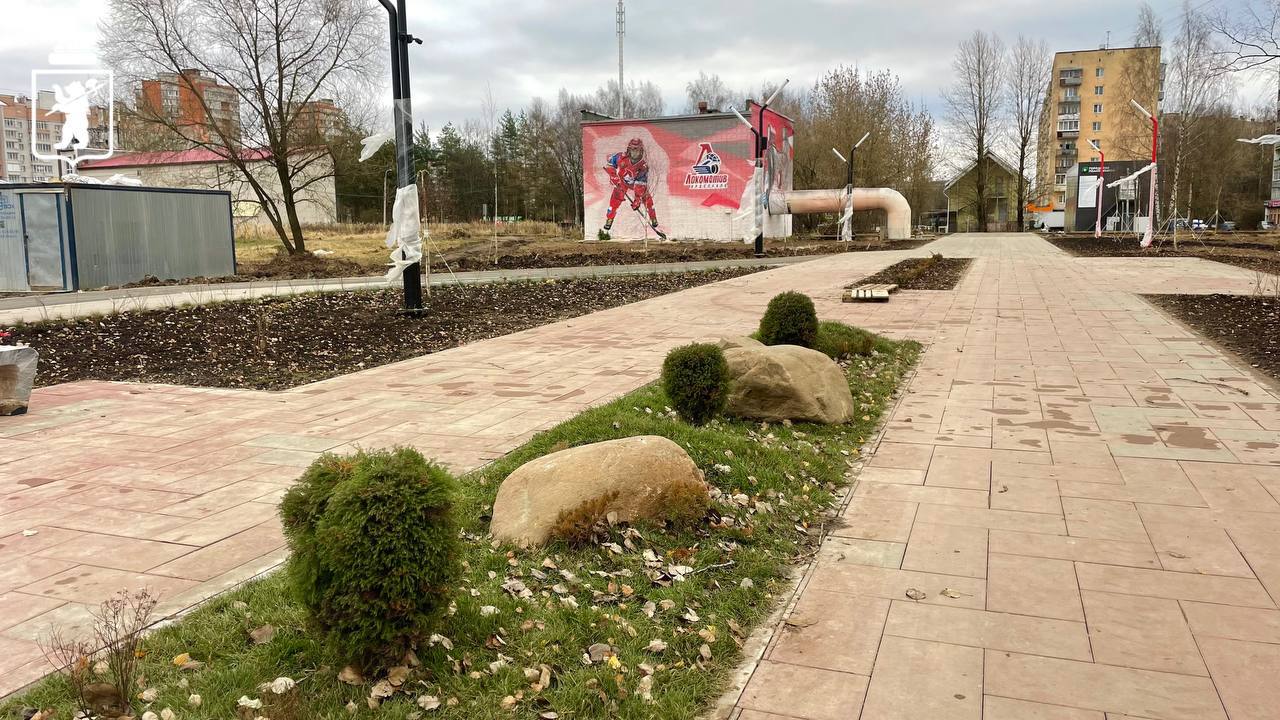 Артём Молчанов: На аллее имени Ивана Ткаченко начался монтаж малых архитектурных форм