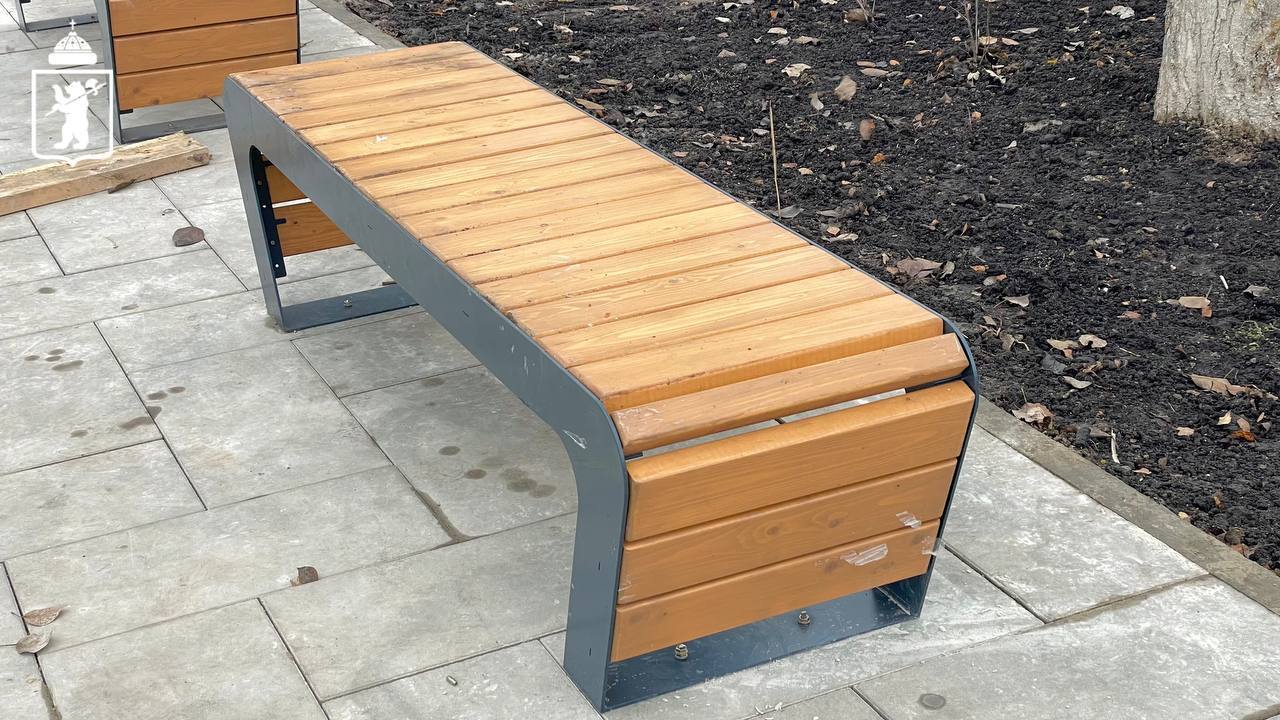 Артём Молчанов: На аллее имени Ивана Ткаченко начался монтаж малых архитектурных форм Артём Молчанов: На аллее имени Ивана Ткаченко начался монтаж малых архитектурных форм