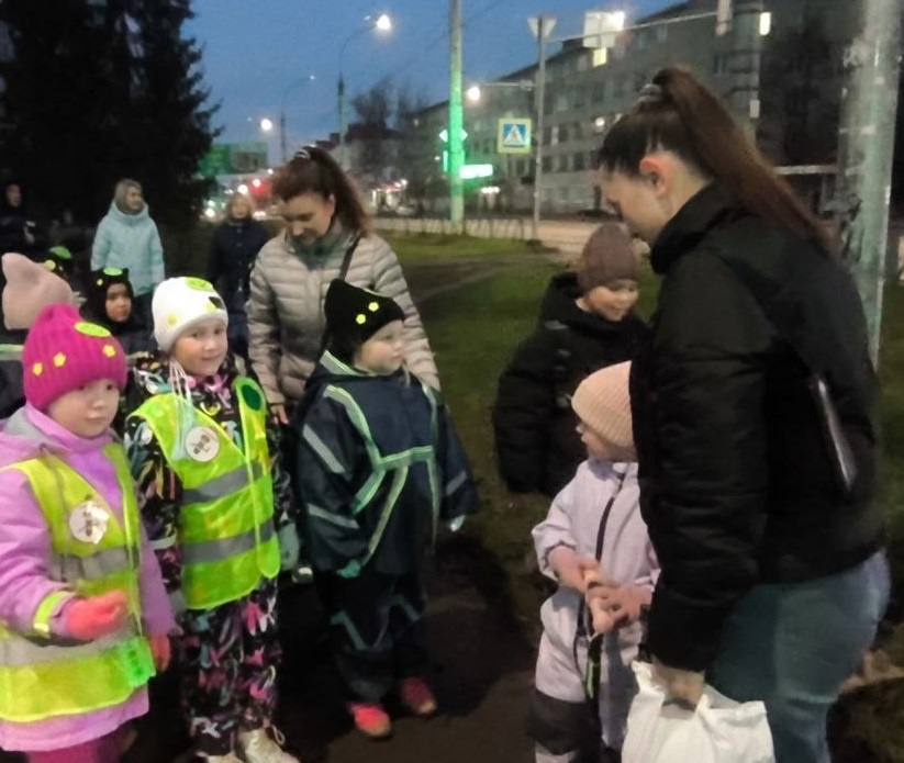 Сотрудники Госавтоинспекции Рыбинска призывают горожан «засветиться» на дорогах Сотрудники Госавтоинспекции Рыбинска призывают горожан «засветиться» на дорогах