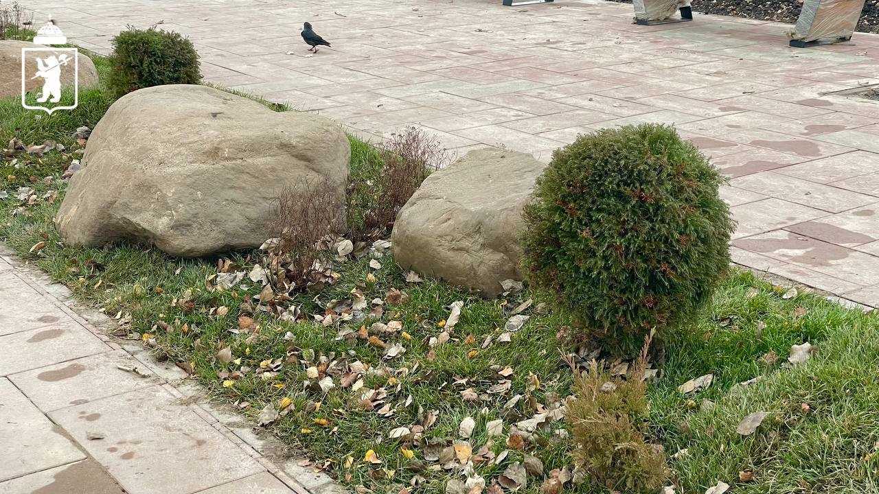 Артём Молчанов: На аллее имени Ивана Ткаченко начался монтаж малых архитектурных форм Артём Молчанов: На аллее имени Ивана Ткаченко начался монтаж малых архитектурных форм