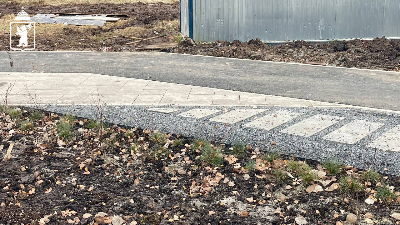 Артём Молчанов: На аллее имени Ивана Ткаченко начался монтаж малых архитектурных форм Артём Молчанов: На аллее имени Ивана Ткаченко начался монтаж малых архитектурных форм