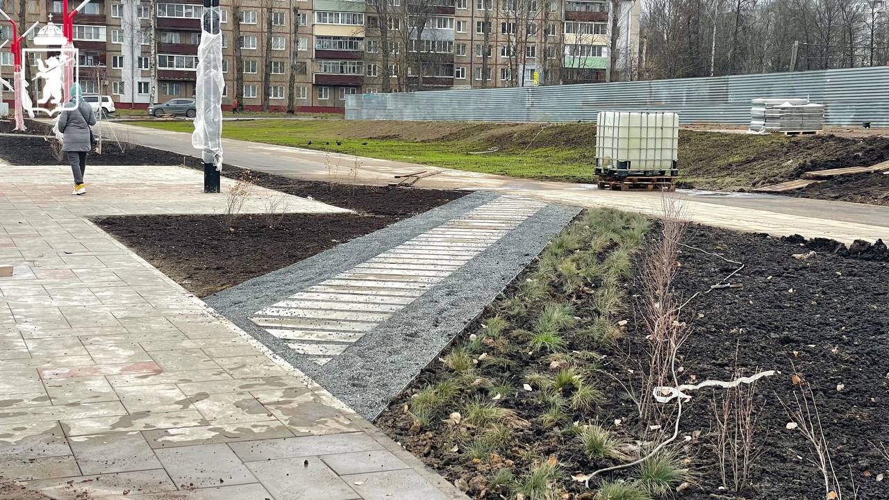 Артём Молчанов: На аллее имени Ивана Ткаченко начался монтаж малых архитектурных форм Артём Молчанов: На аллее имени Ивана Ткаченко начался монтаж малых архитектурных форм