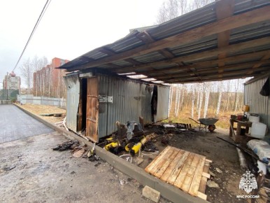 В Ярославском округе горели две бытовки