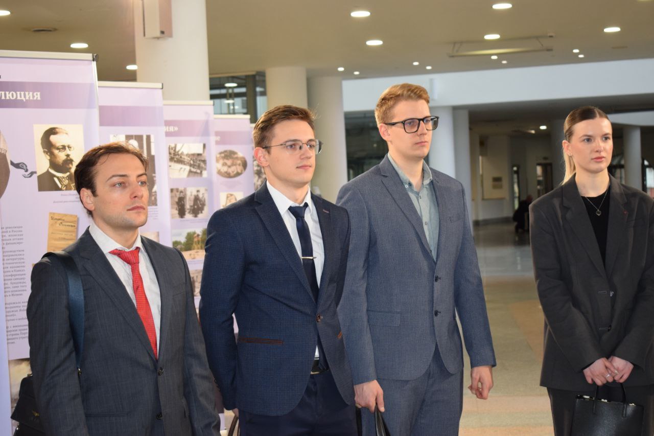 В рамках мероприятий по патриотическому воспитанию молодые специалисты прокуратур Дзержинского, Заволжского, Кировского, Красноперекопского, Фрунзенского и Ленинского районов города Ярославля, Рыбинской городской прокуратуры... В рамках мероприятий по патриотическому воспитанию молодые специалисты прокуратур Дзержинского, Заволжского, Кировского, Красноперекопского, Фрунзенского и Ленинского районов города Ярославля, Рыбинской городской прокуратуры...