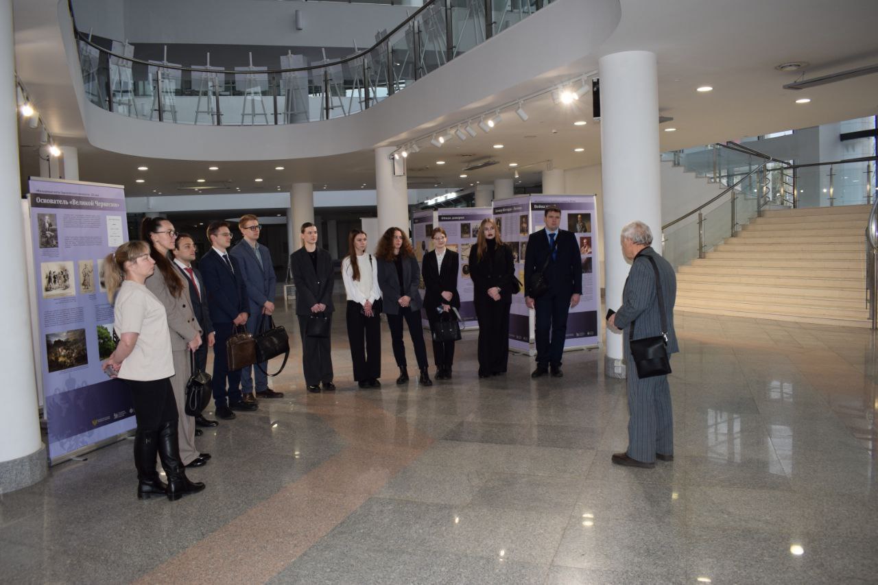 В рамках мероприятий по патриотическому воспитанию молодые специалисты прокуратур Дзержинского, Заволжского, Кировского, Красноперекопского, Фрунзенского и Ленинского районов города Ярославля, Рыбинской городской прокуратуры... В рамках мероприятий по патриотическому воспитанию молодые специалисты прокуратур Дзержинского, Заволжского, Кировского, Красноперекопского, Фрунзенского и Ленинского районов города Ярославля, Рыбинской городской прокуратуры...