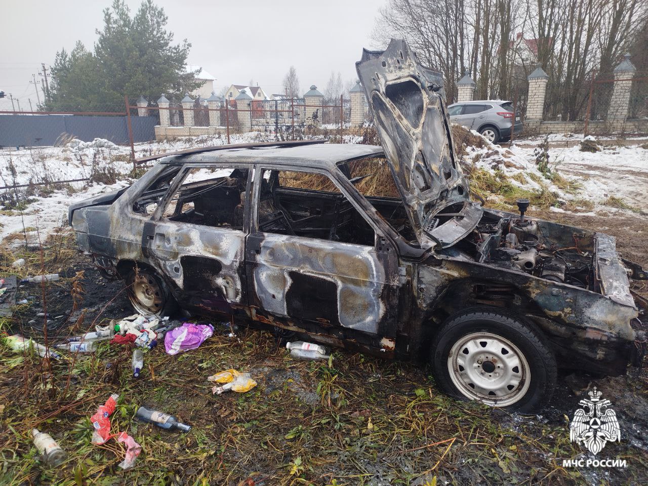 В Переславском округе сгорела легковушка В Переславском округе сгорела легковушка