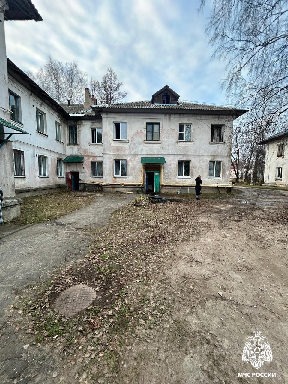 Рыбинские пожарные спасли 3 человек Рыбинские пожарные спасли 3 человек