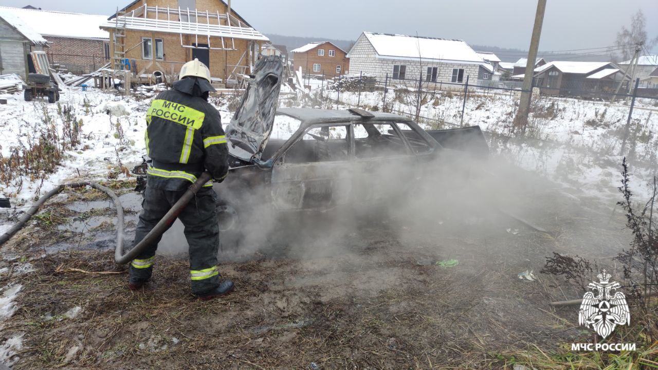 В Переславском округе сгорела легковушка В Переславском округе сгорела легковушка