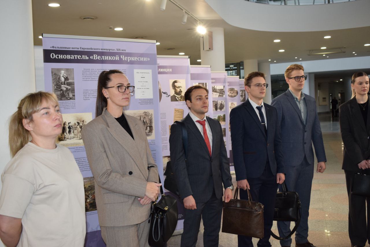 В рамках мероприятий по патриотическому воспитанию молодые специалисты прокуратур Дзержинского, Заволжского, Кировского, Красноперекопского, Фрунзенского и Ленинского районов города Ярославля, Рыбинской городской прокуратуры... В рамках мероприятий по патриотическому воспитанию молодые специалисты прокуратур Дзержинского, Заволжского, Кировского, Красноперекопского, Фрунзенского и Ленинского районов города Ярославля, Рыбинской городской прокуратуры...