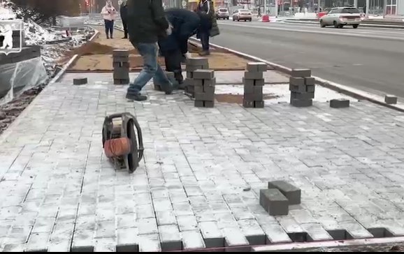 В Дзержинском районе Ярославле начали обустраивать остановочные площадки, 3 таких появятся у домов №10, 22, 34 по улице Труфанова