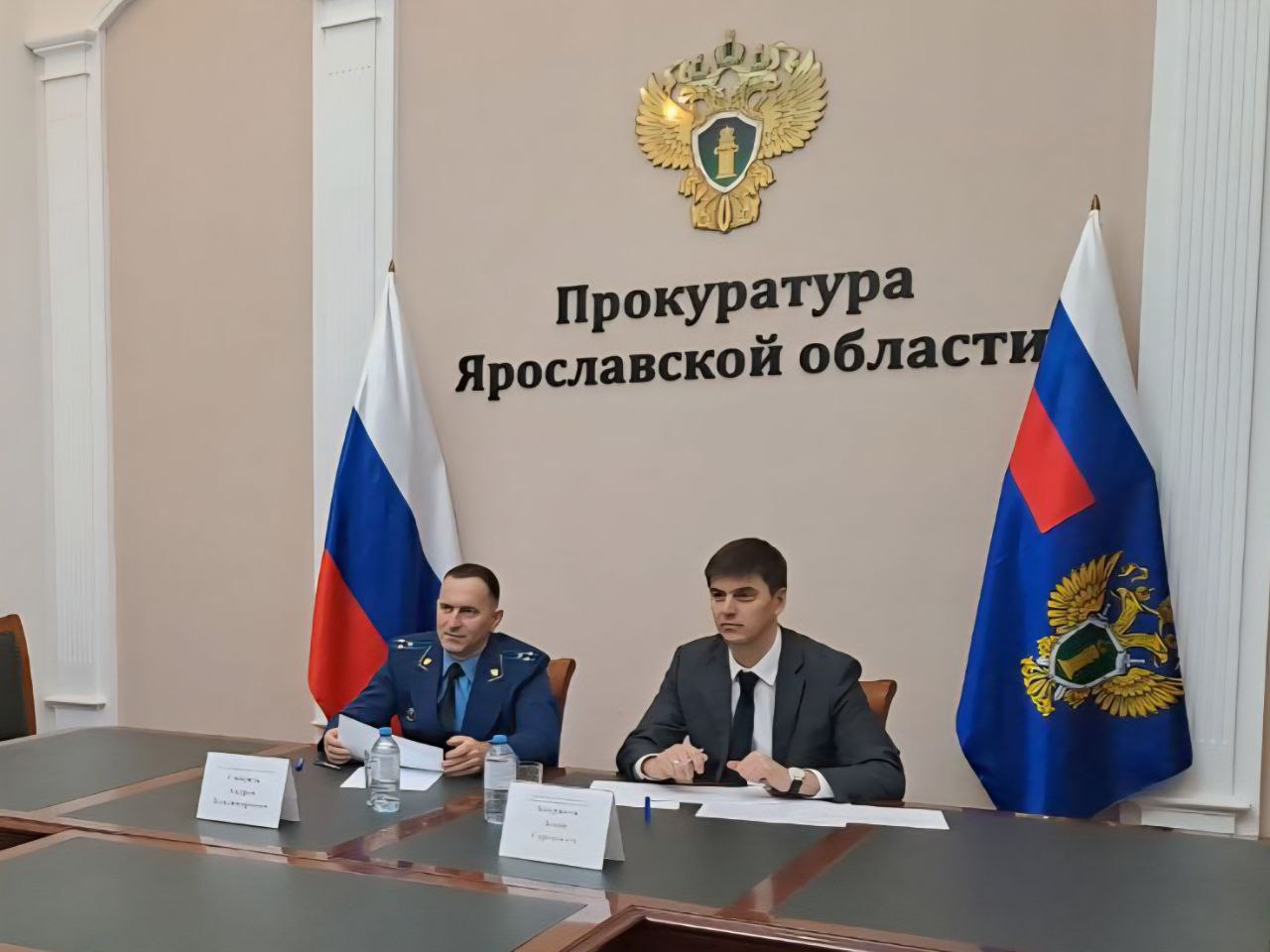 В преддверии Всероссийского дня правовой помощи детям заместитель прокурора Ярославской области Андрей Смирнов и первый заместитель Председателя регионального Правительства Денис Хохряков провели тематический прием граждан... В преддверии Всероссийского дня правовой помощи детям заместитель прокурора Ярославской области Андрей Смирнов и первый заместитель Председателя регионального Правительства Денис Хохряков провели тематический прием граждан...