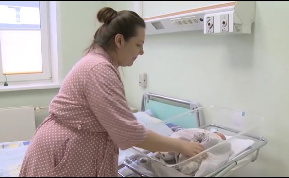 Молодым мамам будут платить 300 тысяч рублей на 3-го ребёнка