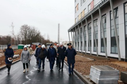 Прокурор Ярославской области Климент Юрздицкий в рамках надзорного сопровождения национального проекта «Здравоохранение» проверил ход строительства стационарного корпуса областной детской клинической больницы в Ярославле