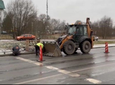 В Ярославле началась установка ограждений на проспекте Фрунзе