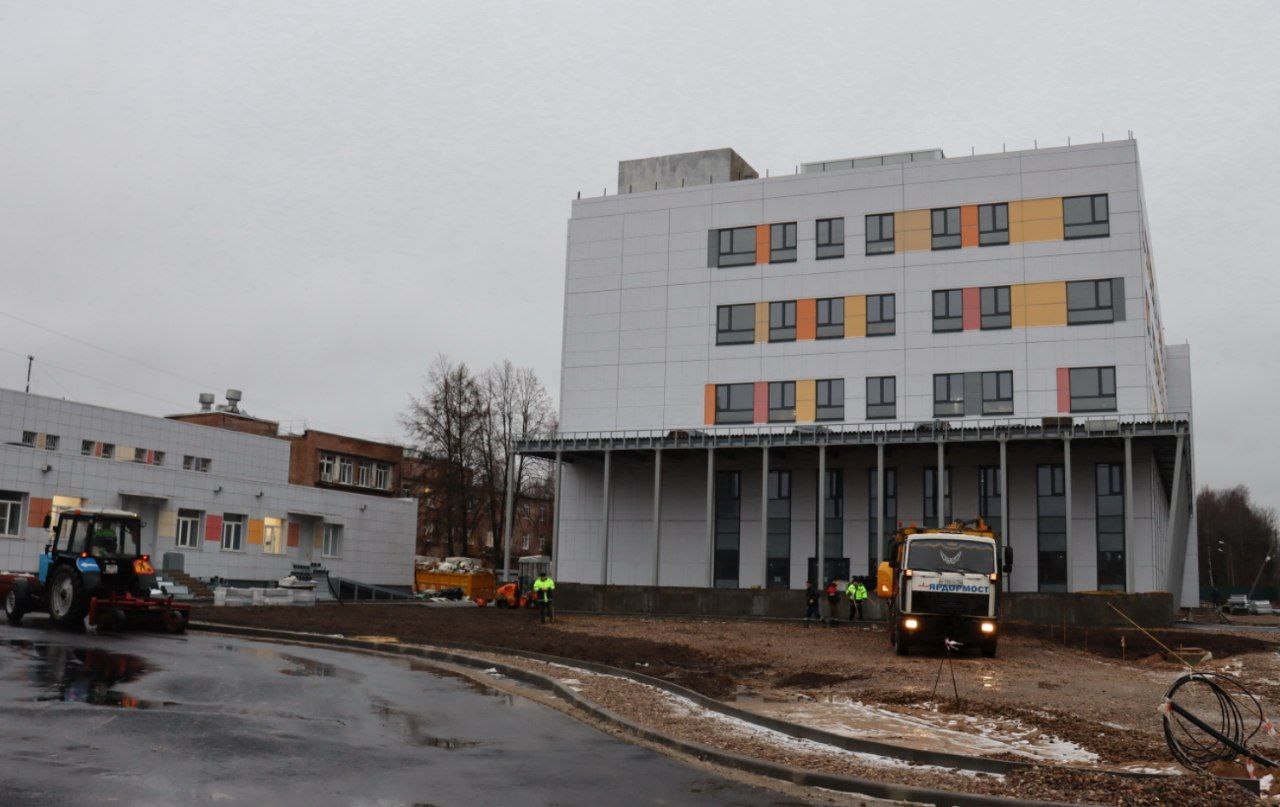 Прокурор Ярославской области Климент Юрздицкий в рамках надзорного сопровождения национального проекта «Здравоохранение» проверил ход строительства стационарного корпуса областной детской клинической больницы в Ярославле Прокурор Ярославской области Климент Юрздицкий в рамках надзорного сопровождения национального проекта «Здравоохранение» проверил ход строительства стационарного корпуса областной детской клинической больницы в Ярославле