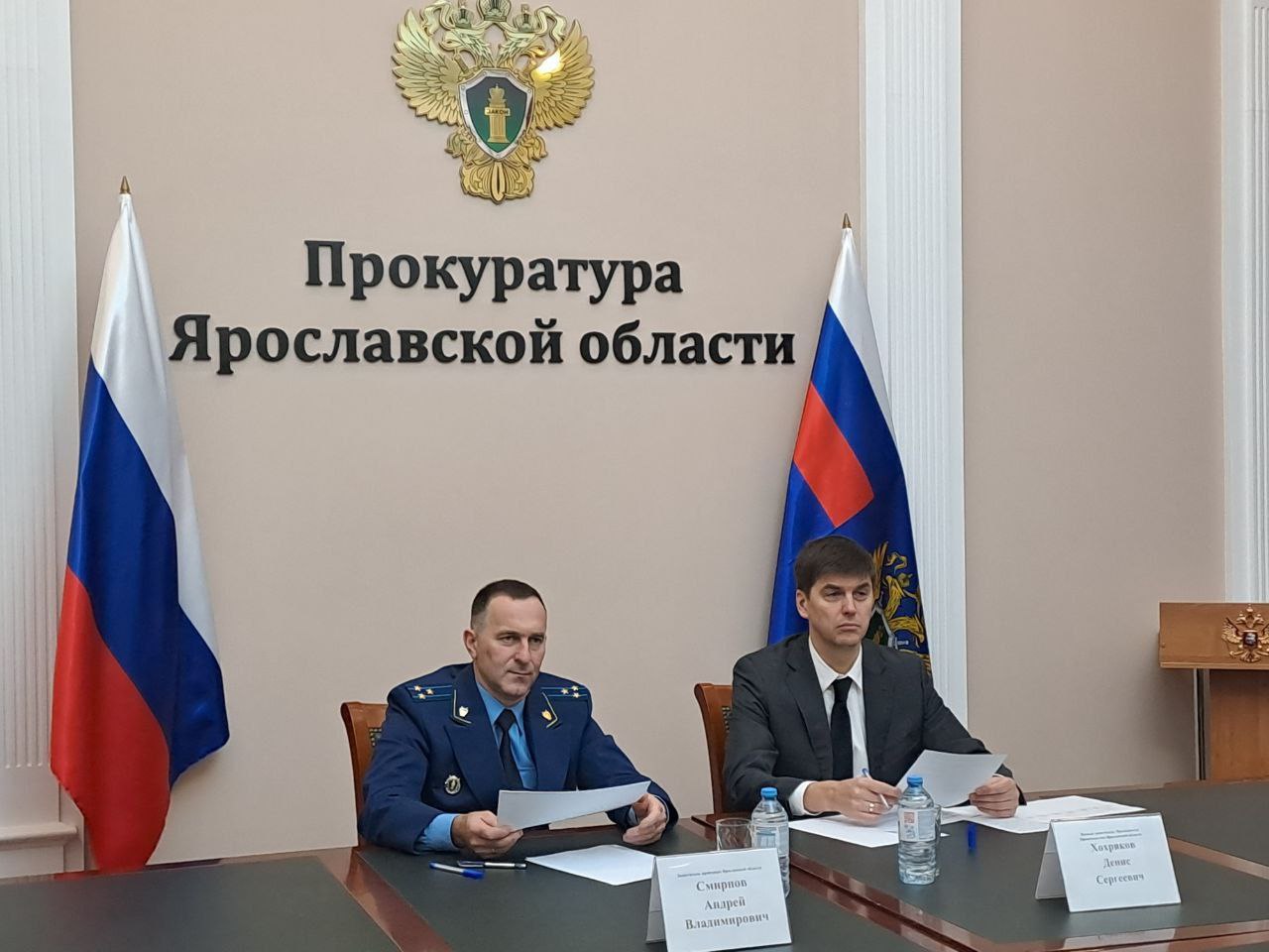 В преддверии Всероссийского дня правовой помощи детям заместитель прокурора Ярославской области Андрей Смирнов и первый заместитель Председателя регионального Правительства Денис Хохряков провели тематический прием граждан... В преддверии Всероссийского дня правовой помощи детям заместитель прокурора Ярославской области Андрей Смирнов и первый заместитель Председателя регионального Правительства Денис Хохряков провели тематический прием граждан...