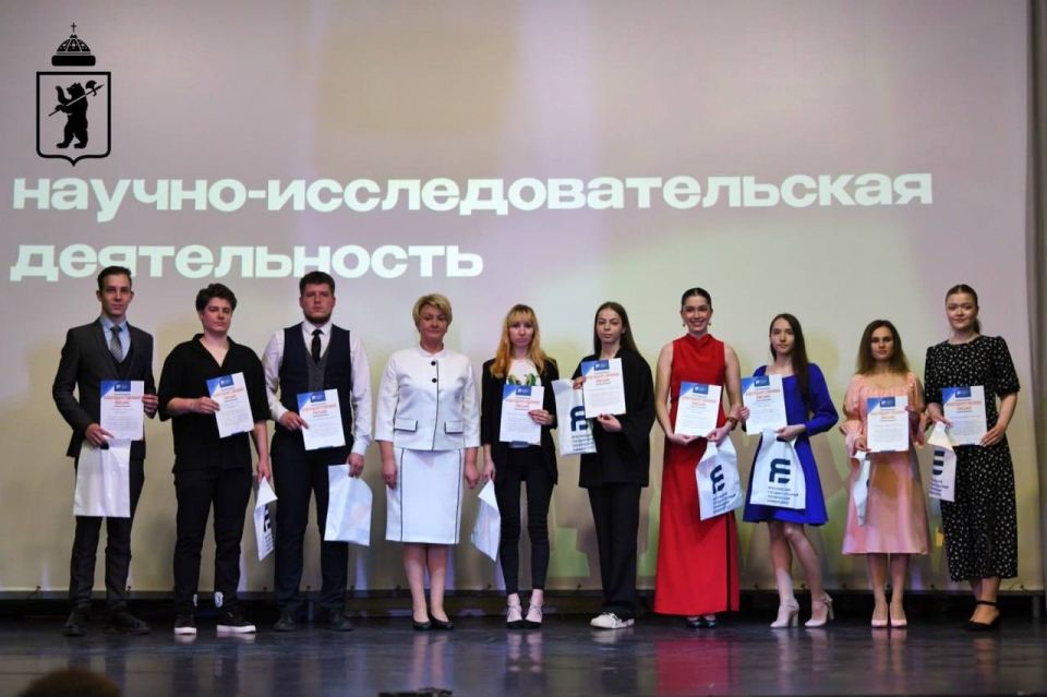 Артём Молчанов: Поздравляю преподавателей высшей школы с профессиональным праздником!