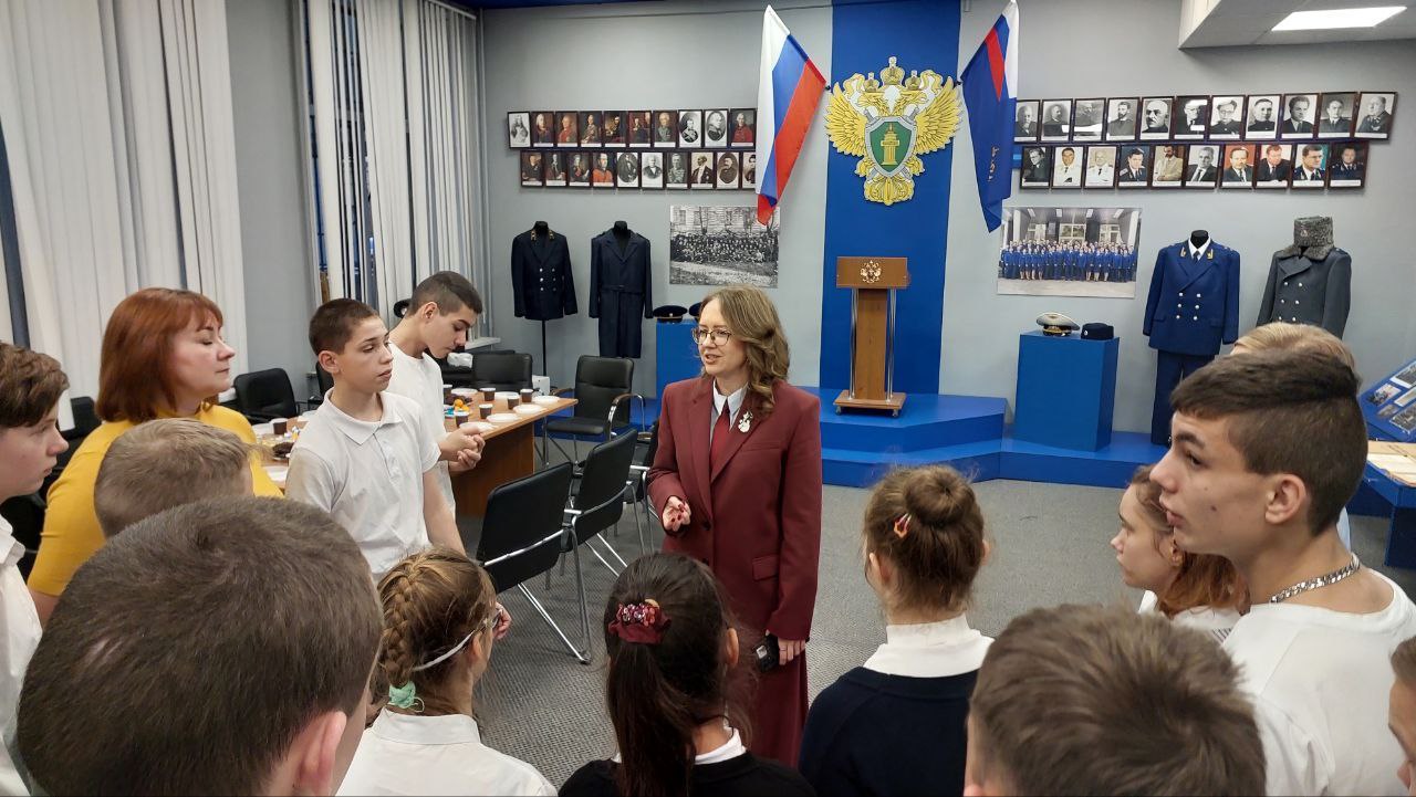 В рамках проведения мероприятий, посвященных Всероссийскому дню правовой помощи детям, воспитанники Багряниковской школы-интерната для детей-сирот и детей, оставшихся без попечения родителей, посетили музей прокуратуры... В рамках проведения мероприятий, посвященных Всероссийскому дню правовой помощи детям, воспитанники Багряниковской школы-интерната для детей-сирот и детей, оставшихся без попечения родителей, посетили музей прокуратуры...