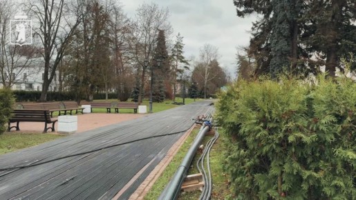 В Ярославле продолжаются работы по монтажу ледового комплекса