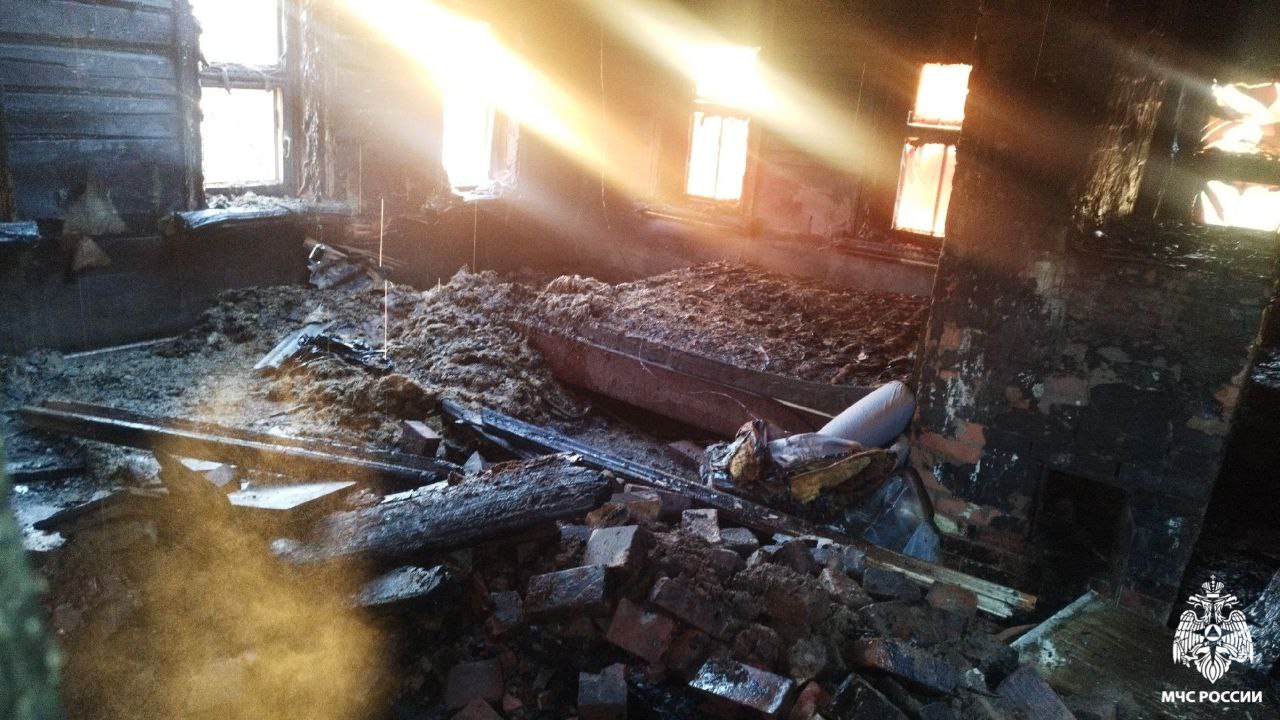 Пожар из-за печки. В селе Юрьевское Мышкинского округа произошло загорание частного дома Пожар из-за печки. В селе Юрьевское Мышкинского округа произошло загорание частного дома