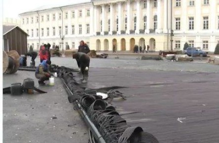 Ярославль, готовь коньки!. На Советской площади заливают главный каток города