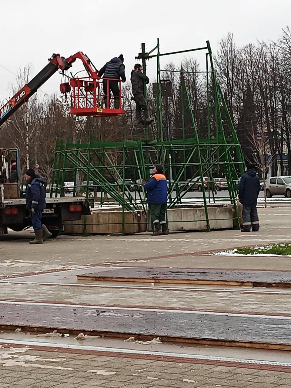 Дмитрий Рудаков: ДЭС продолжает украшать город к предстоящим новогодним праздникам Дмитрий Рудаков: ДЭС продолжает украшать город к предстоящим новогодним праздникам