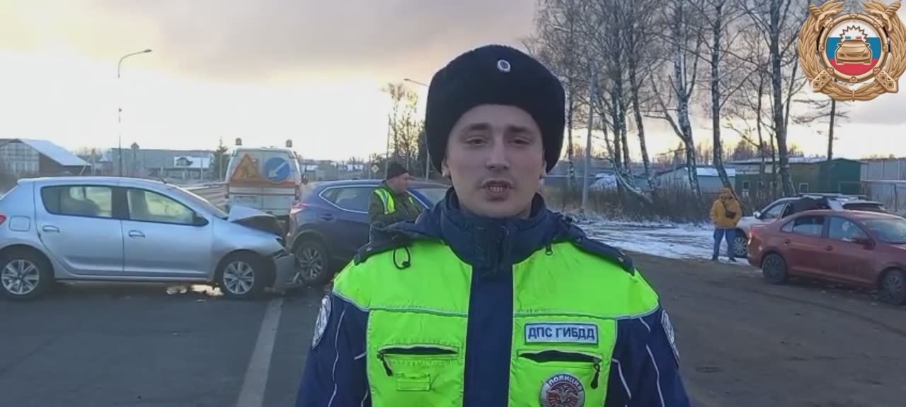 Сотрудники Госавтоинспекции устанавливают обстоятельства в Переславском районе