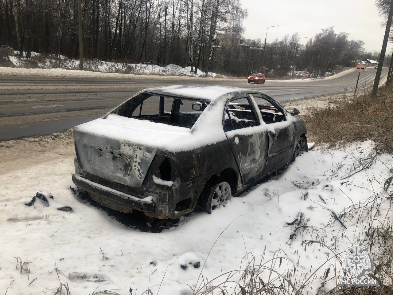 В Некрасовском округе сгорела машина В Некрасовском округе сгорела машина