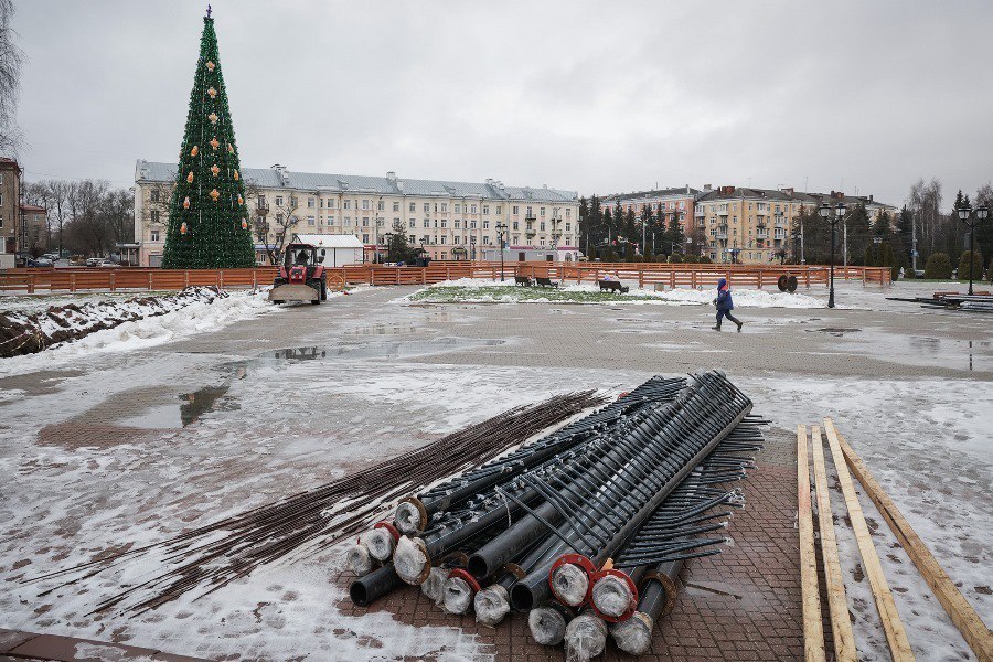 В Рыбинске приступили к монтажу новогоднего пространства на площади Дерунова В Рыбинске приступили к монтажу новогоднего пространства на площади Дерунова