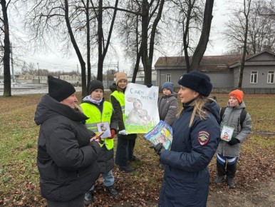 В преддверии Дня матери на дорогах Ярославля мамы-водители принимали тёплые поздравления