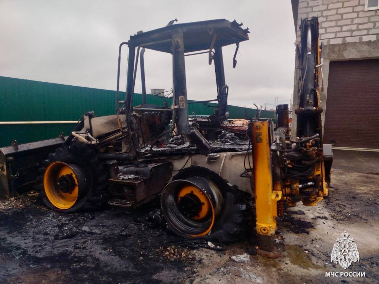 В Переславль-Залесском округе сгорел трактор В Переславль-Залесском округе сгорел трактор