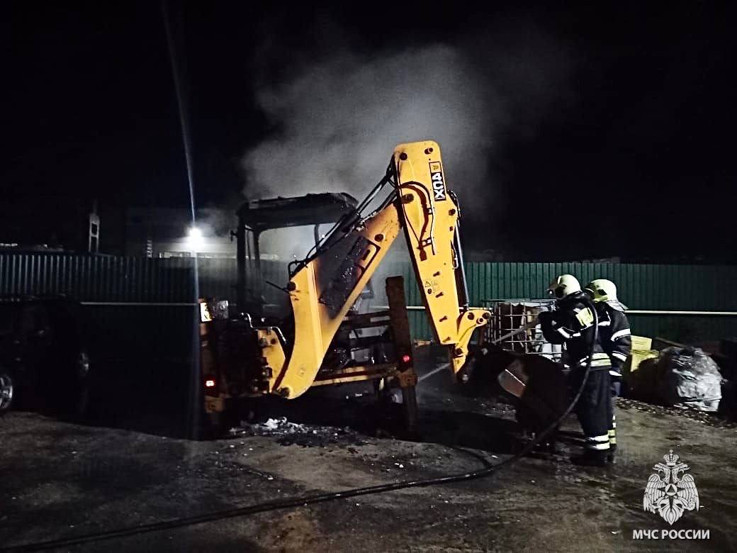 В Переславль-Залесском округе сгорел трактор В Переславль-Залесском округе сгорел трактор