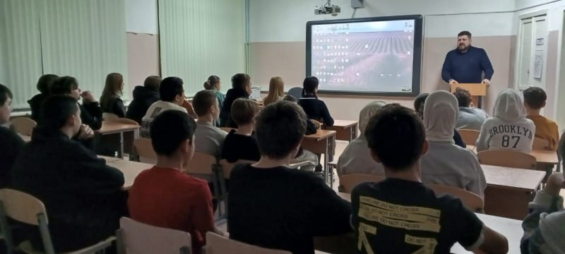 В Ярославле сотрудник ЦПЭ провел ряд профилактических встреч с учащимися и рассказал им об опасности экстремизма и терроризма В Ярославле сотрудник ЦПЭ провел ряд профилактических встреч с учащимися и рассказал им об опасности экстремизма и терроризма