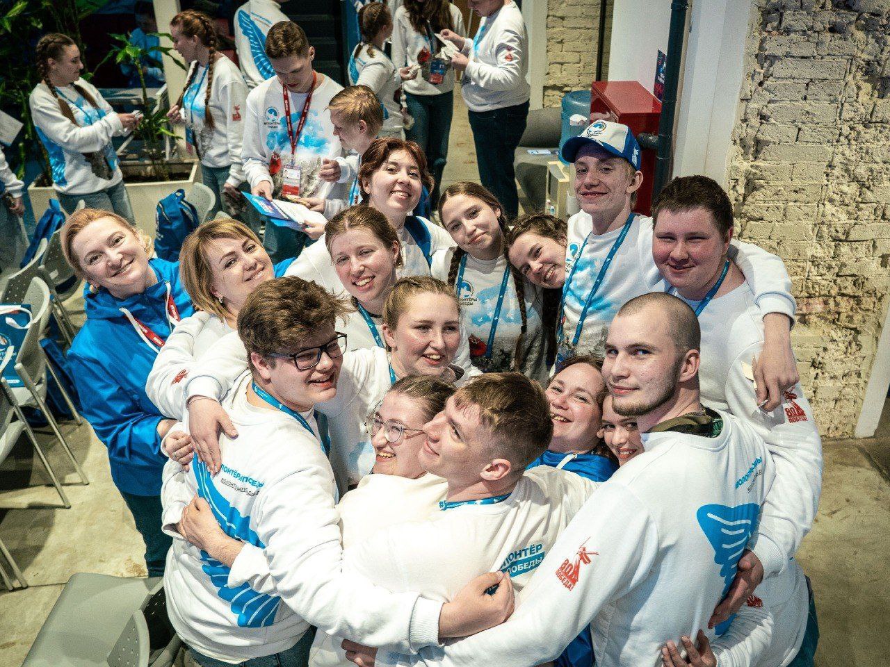 Михаил Евраев поздравил ярославских волонтёров с праздником