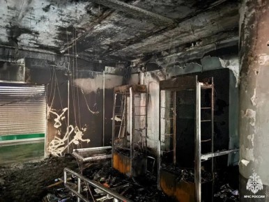 Три человека пострадали в результате пожара в продуктовом магазине в пятиэтажке в Ярославле, сообщает МЧС
