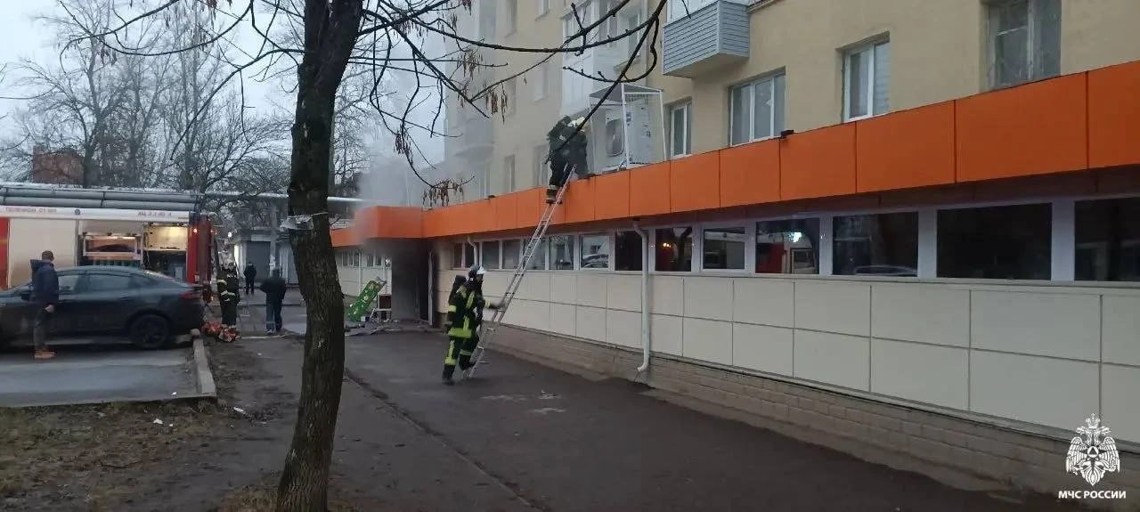 Три человека пострадали в результате пожара в продуктовом магазине в пятиэтажке в Ярославле, сообщает МЧС Три человека пострадали в результате пожара в продуктовом магазине в пятиэтажке в Ярославле, сообщает МЧС