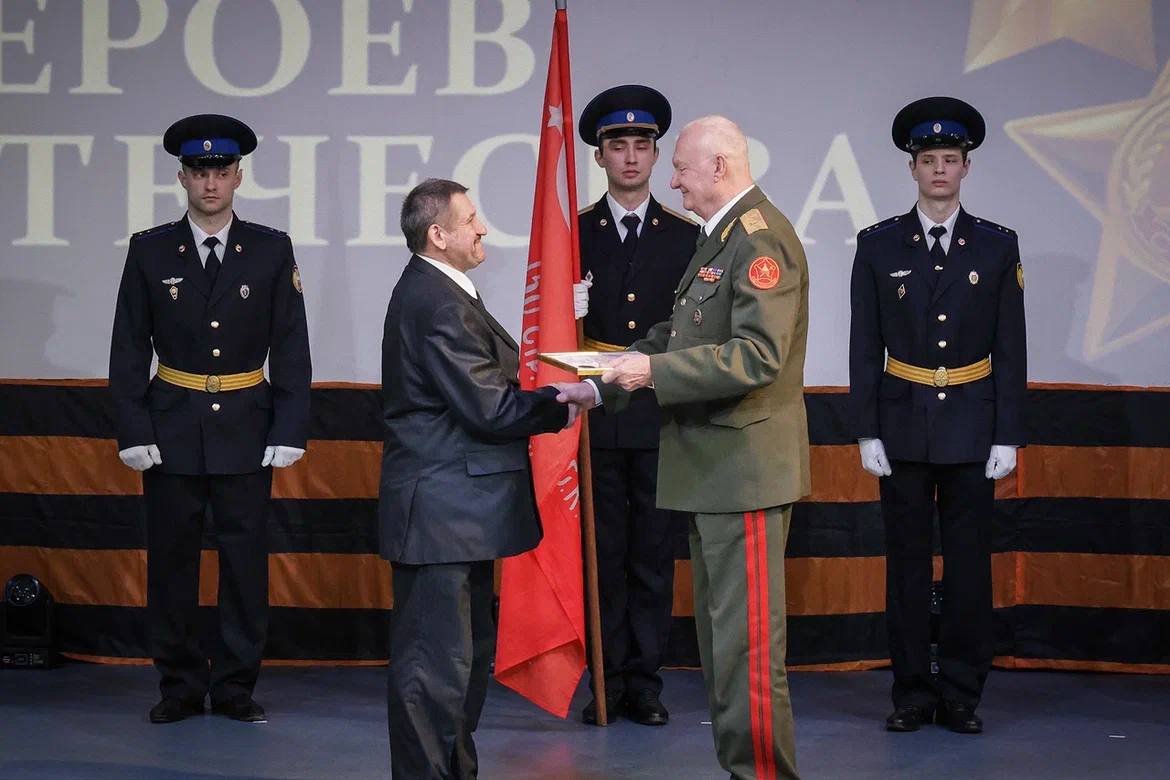 Дмитрий Рудаков: В День Героев Отечества чествуем тех, кто защитил нашу страну от врагов, отстоял независимость Родины и делает это сегодня Дмитрий Рудаков: В День Героев Отечества чествуем тех, кто защитил нашу страну от врагов, отстоял независимость Родины и делает это сегодня