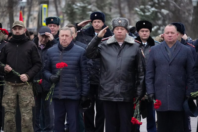 Сотрудники ярославской полиции приняли участие в памятных мероприятиях, посвященных Дню героев Отечества