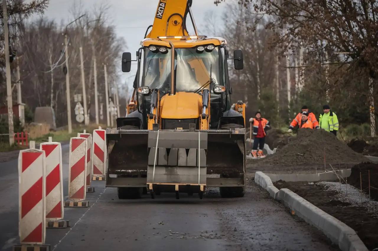Дмитрий Рудаков: Тротуары - для людей.. . Дорожной программой с человеческим лицом можно назвать муниципальную программу ремонта тротуаров в Рыбинске. Это наш уникальный проект, единственный в Ярославской области. На всех... Дмитрий Рудаков: Тротуары - для людей.. . Дорожной программой с человеческим лицом можно назвать муниципальную программу ремонта тротуаров в Рыбинске. Это наш уникальный проект, единственный в Ярославской области. На всех...